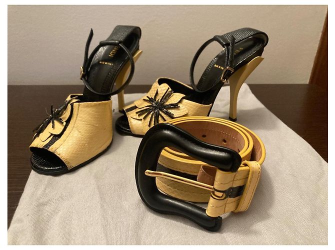Sandali Fendi in pelle di serpente gialla 37 Giallo - vista 15