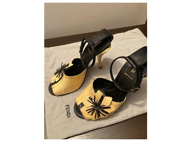 Sandali Fendi in pelle di serpente gialla 37 Giallo - vista 2