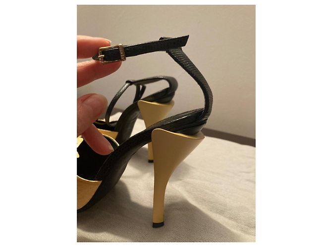 Sandali Fendi in pelle di serpente gialla 37 Giallo - vista 4