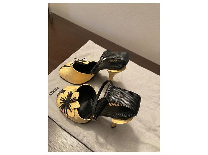 Sandali Fendi in pelle di serpente gialla 37 Giallo - vista 5