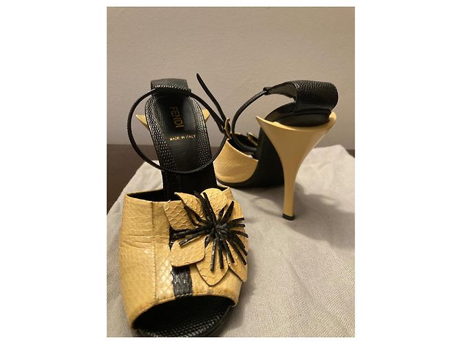 Sandali Fendi in pelle di serpente gialla 37 Giallo - vista 7