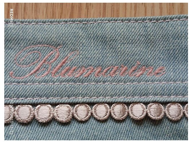 Pantaloncini in denim blu chiaro Blumarine con ricamo - vista 9