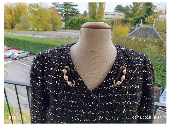 Giacca Blumarine in Tweed Nero e Oro con Paillettes Multicolore - vista 2