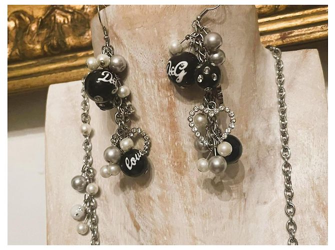 Magnifica parure DOLCE & GABBANA collana bracciale orecchini con perle nere swarovski logo e scritte Nero Argento - vista 10