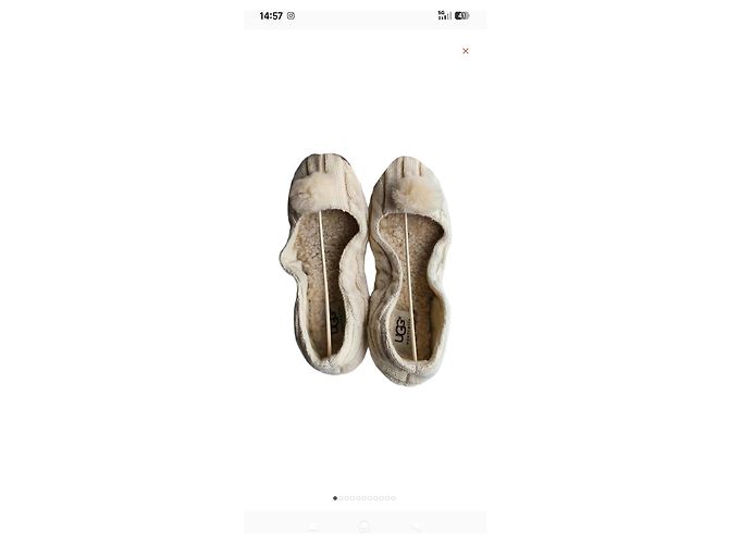 Bailarinas UGG de lã bege com pompom - vista 2