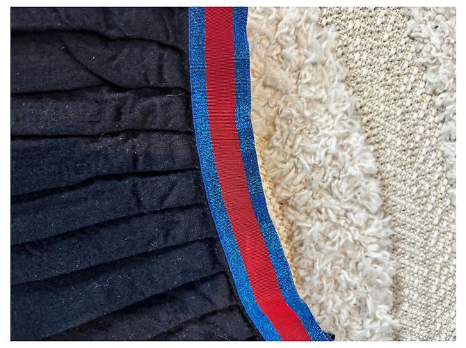 Schwarzer plissierter Gucci-Rock mit Logo-Band Rot Blau - Ansicht 5