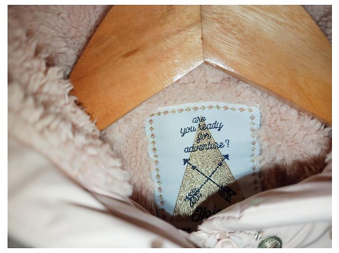 Ikks Chaqueta rosa con patrones de corazones dorados - vista 10