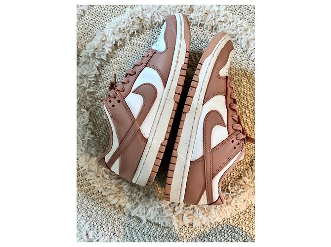 Sneakers Nike Dunk Low Rosa e Bianco - vista 5