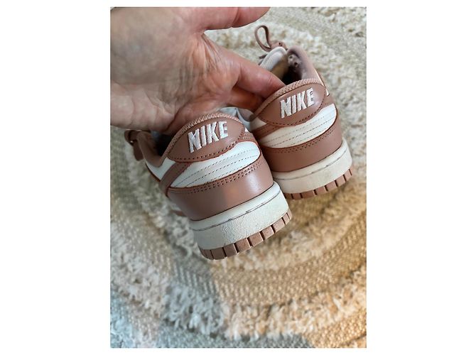 Sneakers Nike Dunk Low Rosa e Bianco - vista 6