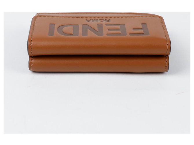 Fendi Billetera Micro Trifold Baguette Castaño - vista 3