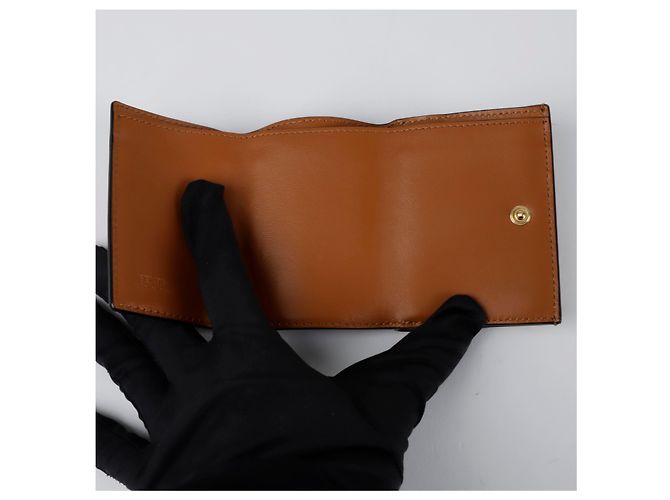 Fendi Billetera Micro Trifold Baguette Castaño - vista 8