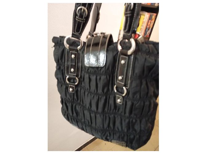 Borsa Guess nera in tessuto plissettato e pelle Nero - vista 2