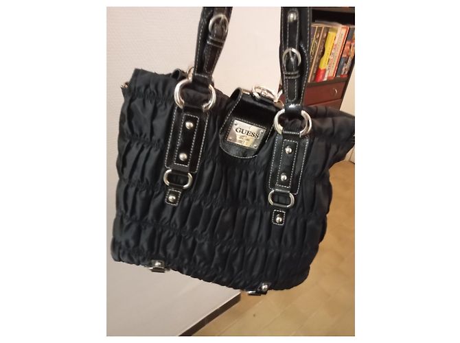 Borsa Guess nera in tessuto plissettato e pelle Nero - vista 6