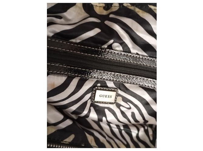 Borsa Guess nera in tessuto plissettato e pelle Nero - vista 9
