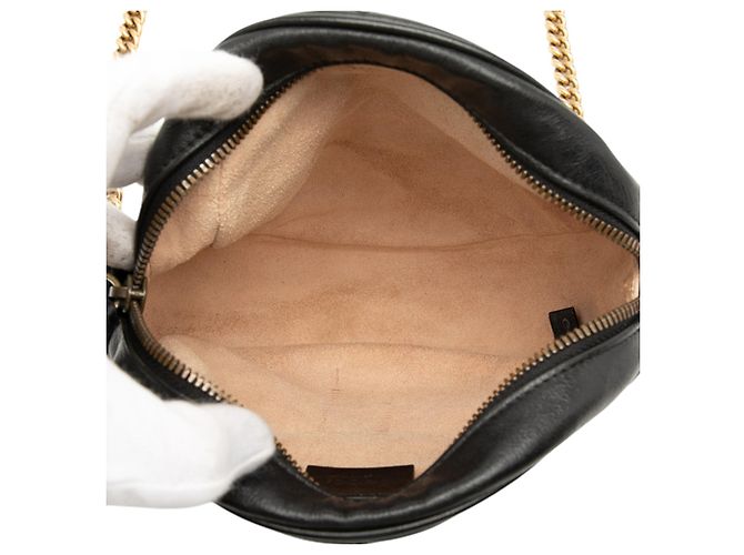 Gucci Mini GG Marmont in pelle nera, borsa rotonda a tracolla Nero - vista 4