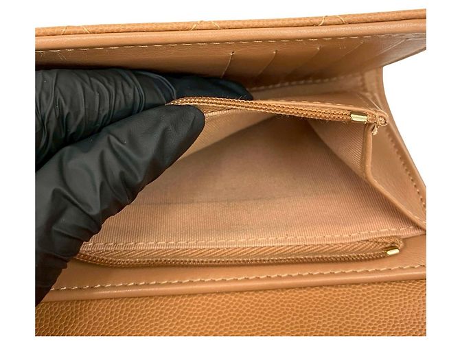 Cartera tri-fold de piel de ternera granulada beige Chanel - vista 10