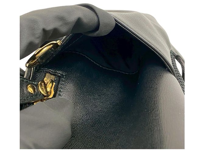 Schwarzer Leder-Rucksack mit Gancini-Logo von Salvatore Ferragamo - Ansicht 10