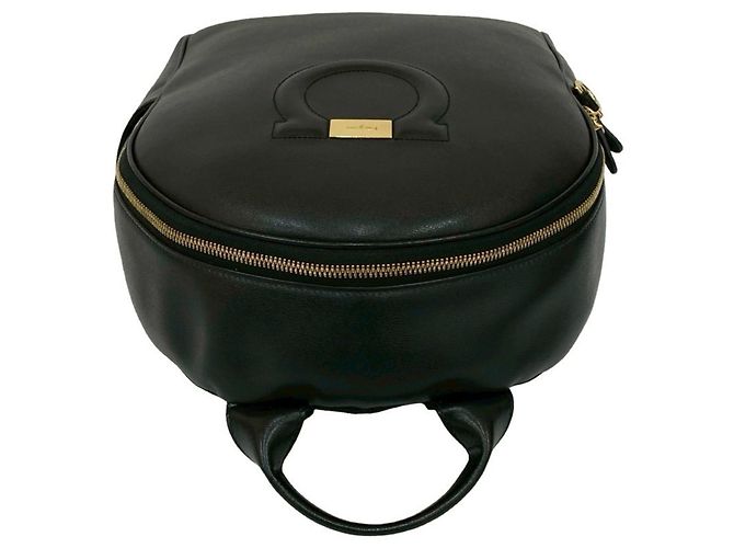 Schwarzer Leder-Rucksack mit Gancini-Logo von Salvatore Ferragamo - Ansicht 4