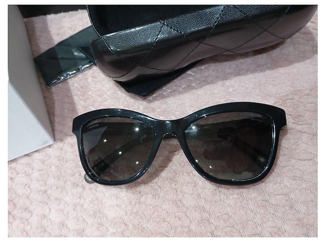Chanel Sonnenbrille Schwarz mit gesteppten Bügeln - Ansicht 2