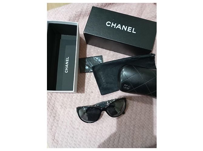 Occhiali da sole Chanel neri con dettagli catena argento Nero - vista 11