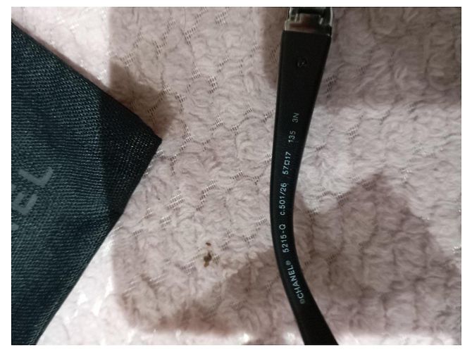 Occhiali da sole Chanel neri con dettagli catena argento Nero - vista 4
