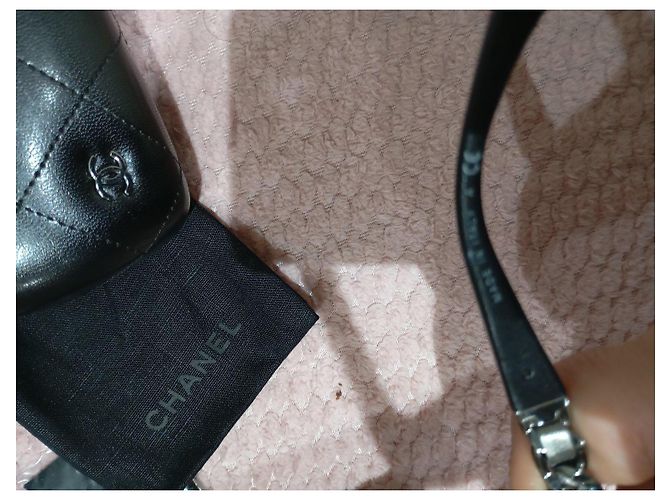 Occhiali da sole Chanel neri con dettagli catena argento Nero - vista 5
