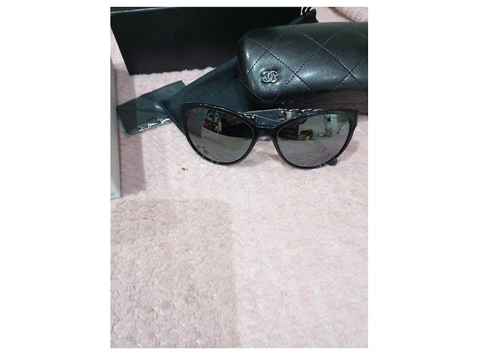 Occhiali da sole Chanel neri con dettagli catena argento Nero - vista 7