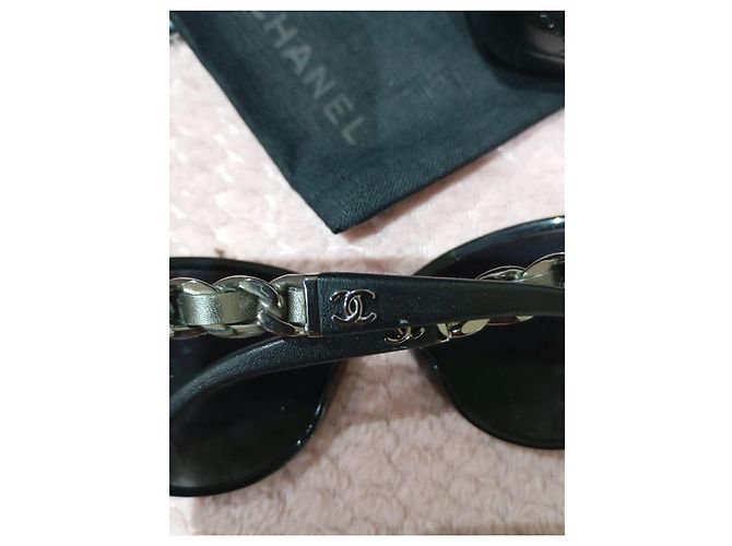 Occhiali da sole Chanel neri con dettagli catena argento Nero - vista 8