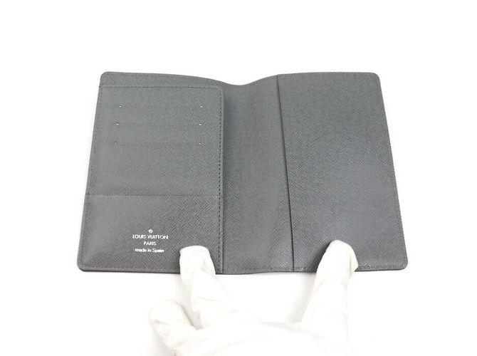 Funda para pasaporte de cuero Taiga Louis Vuitton Castaño - vista 4