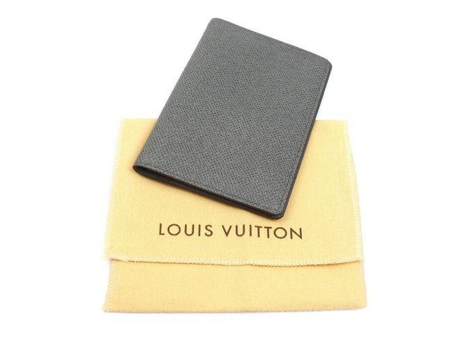 Funda para pasaporte de cuero Taiga Louis Vuitton Castaño - vista 6