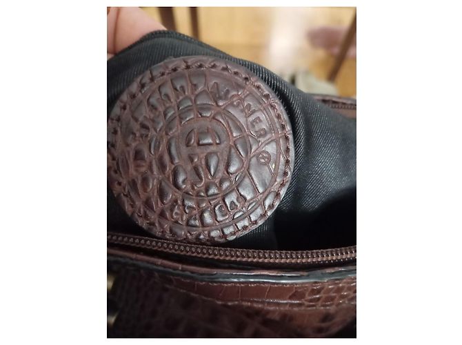 Etienne Aigner Bolsa de couro marrom com efeito crocodilo - vista 9
