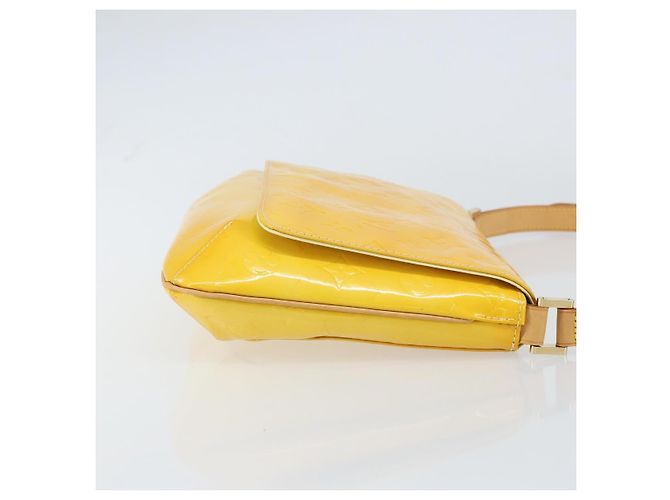 Bolso Louis Vuitton Thompson Street Monogram Vernis Mediano Amarillo - vista 3