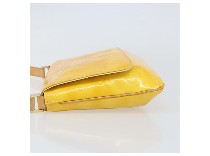 Bolso Louis Vuitton Thompson Street Monogram Vernis Mediano Amarillo - vista 4