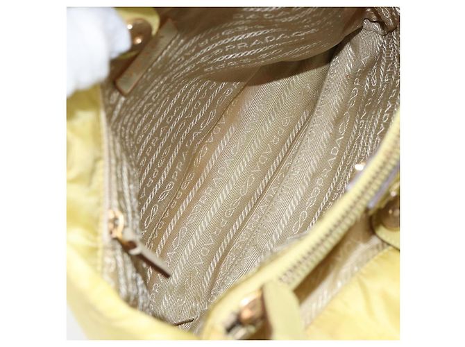 Prada Tote Vintage de Nylon Amarillo - vista 5