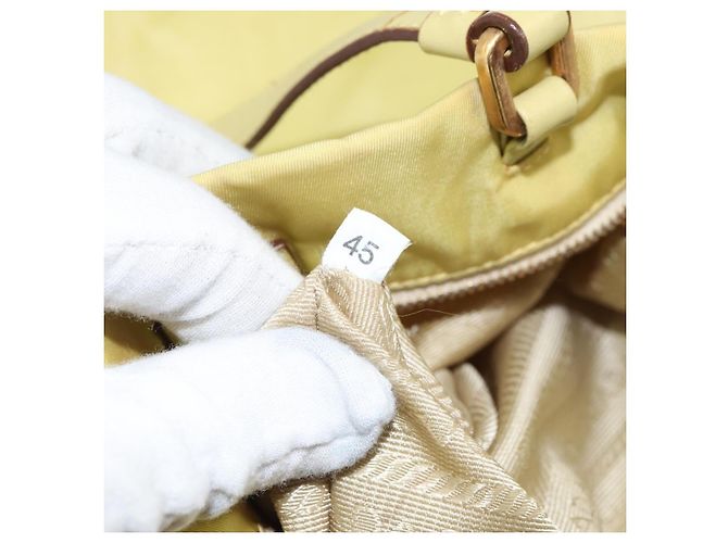 Prada Tote Vintage de Nylon Amarillo - vista 6
