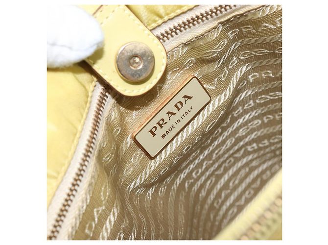 Prada Tote Vintage de Nylon Amarillo - vista 7