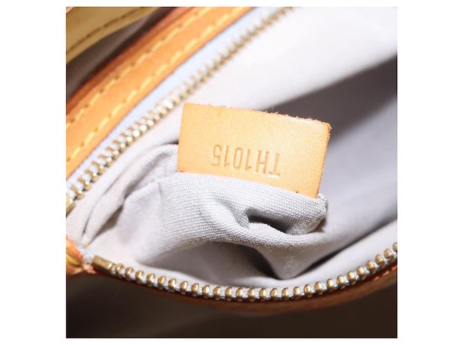 Borsa Reade Monogram Vernis PM di Louis Vuitton Beige - vista 7