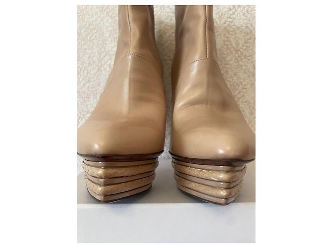 Autre Marque Bottines en cuir beige avec talon sculptural - vue 2