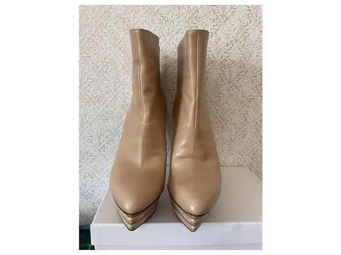 Autre Marque Bottines en cuir beige avec talon sculptural - vue 3