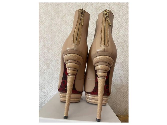 Autre Marque Bottines en cuir beige avec talon sculptural - vue 5