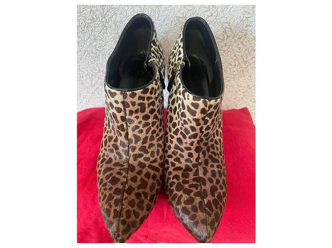 Botines de pelo de ternera con estampado de leopardo Gucci - vista 2
