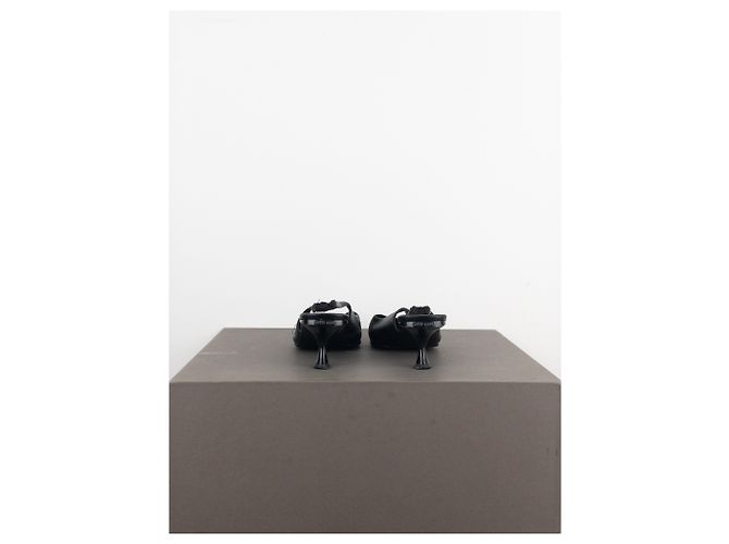 Miu Miu SS00 Tacones kitten de punta afilada con tira trasera Negro - vista 4