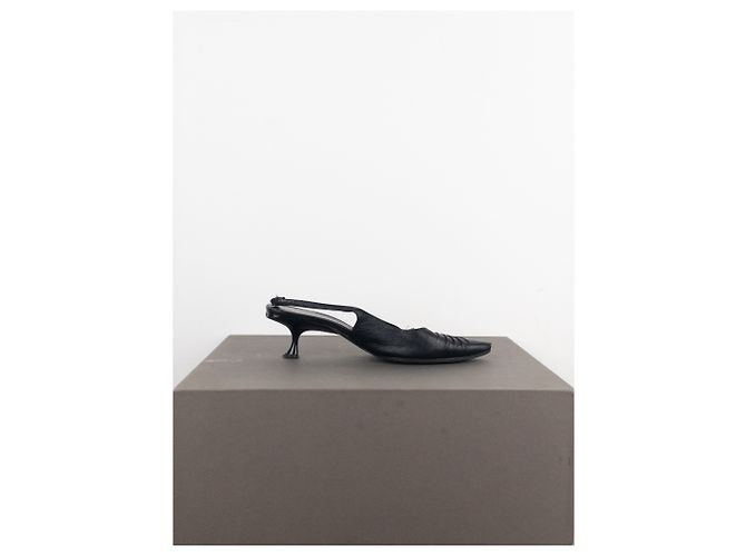 Miu Miu SS00 Tacones kitten de punta afilada con tira trasera Negro - vista 6