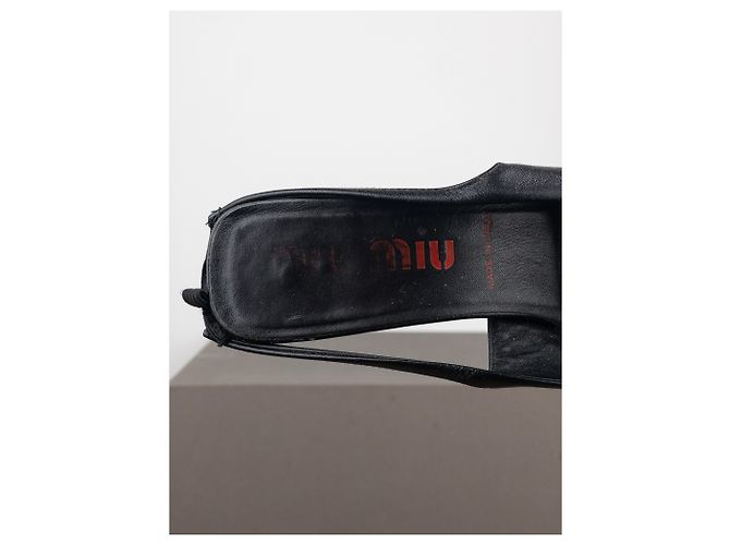 Miu Miu SS00 Tacones kitten de punta afilada con tira trasera Negro - vista 9