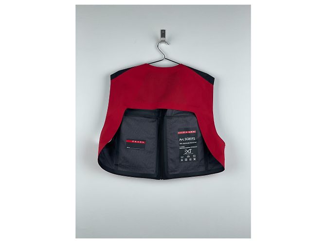 Chaleco cargo corto de shell impermeable Extreme-Tex de Prada Roja - vista 2