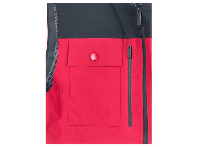 Chaleco cargo corto de shell impermeable Extreme-Tex de Prada Roja - vista 4
