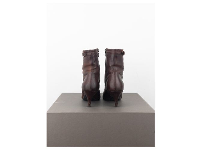 Botines de tacón kitten con punta cuadrada y hebilla de Prada de los 2000 Castaño - vista 6