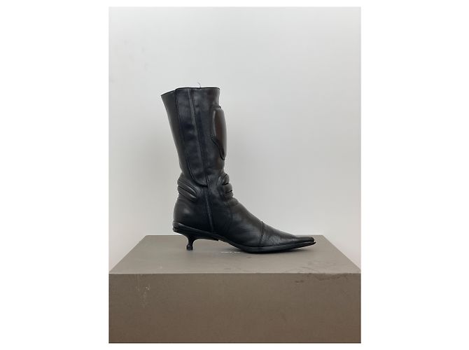 Miu Miu AW99 Kitten Heel Biker Stiefel Schwarz - Ansicht 4