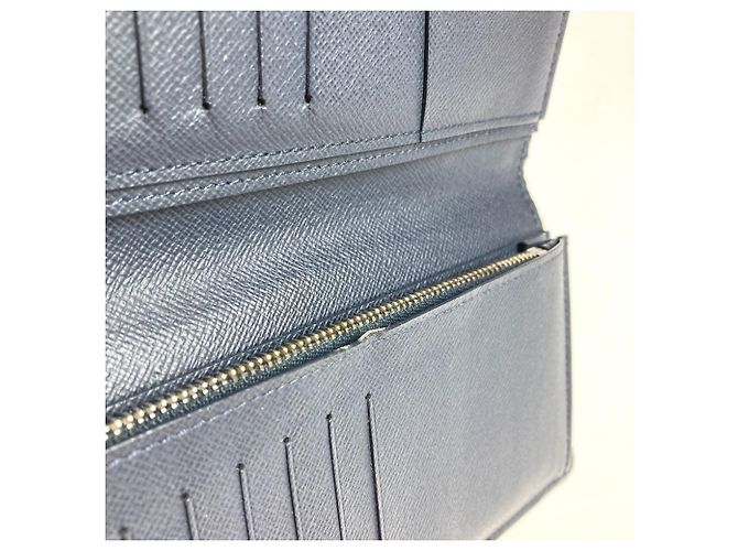 Cartera Larga Brazza en Taiga Louis Vuitton Azul - vista 11