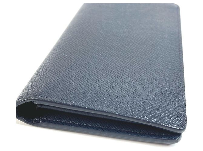 Cartera Larga Brazza en Taiga Louis Vuitton Azul - vista 5